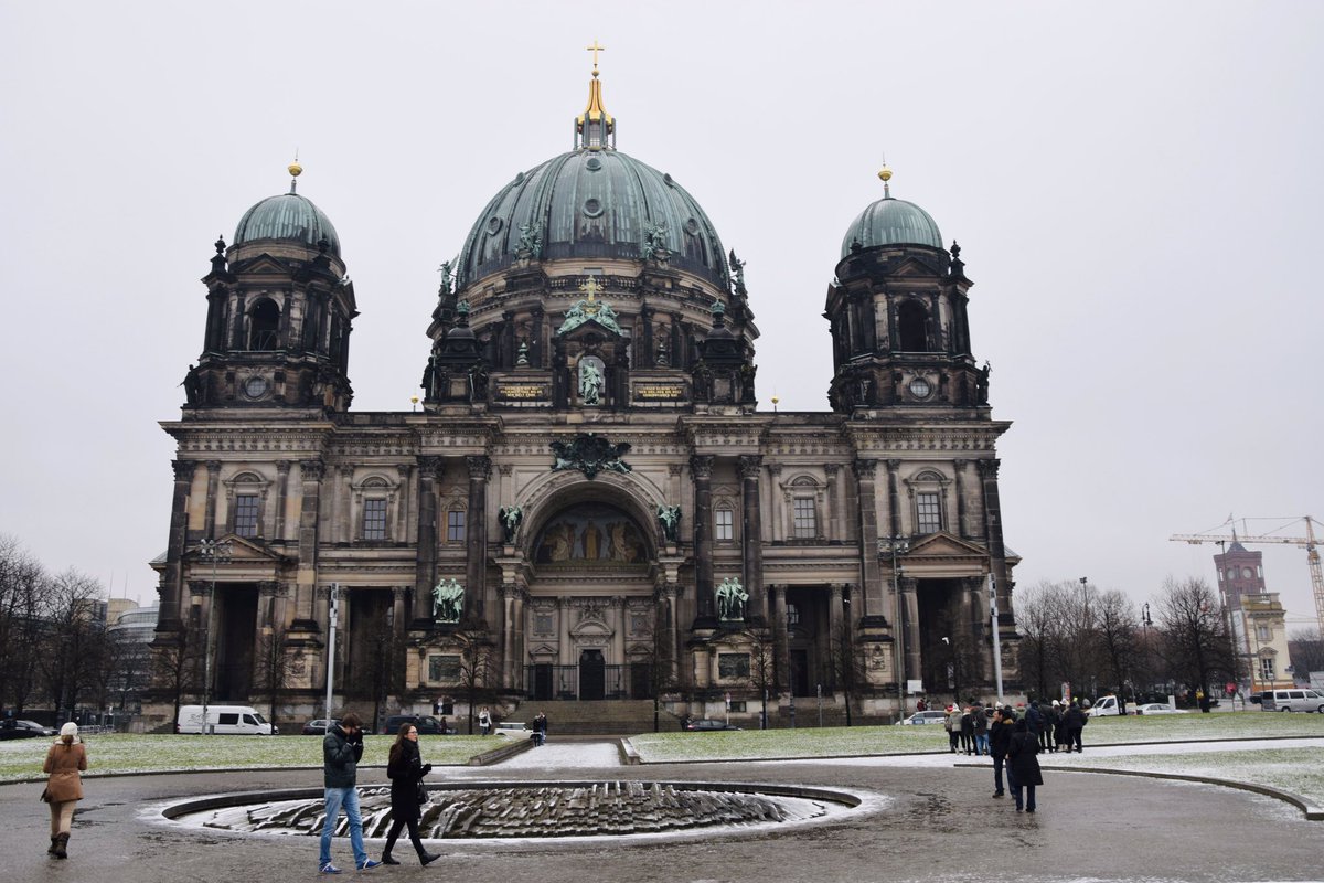 30 Jan 2015 :

Berlin Cathedral / Berliner Dom 🇩🇪 

#BerlinCathedral #BerlinerDom #NeoRenaissance #architecture #Berlin #VisitGermany #Germany #ThePhotoHour #AnkKumar