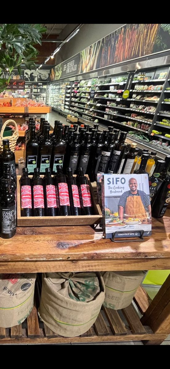 LoyisoManga1's tweet photo. Catch South Africa’s favourite Olive Oil brand at Woolworths Centurion Mall😃. 

To our followers in Joburg show your love by making these are bought by family and friends🙏🏾

#ubuntuevoo #sifothecookinghusband #ubuntuextravirginoliveoil #faves #cooking #supportsmallbusiness https://t.co/CZLPAD55wC