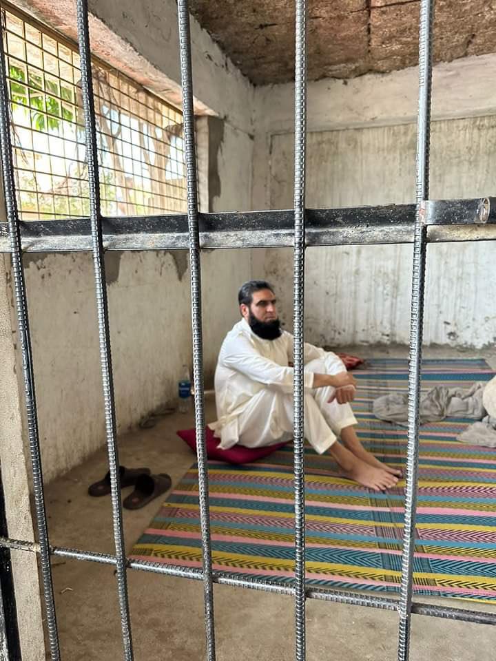 12_Dawar_'s tweet photo. How it                                          How it's 
Started                                        Going

Dr Amjad the most down to earth person in PTI KP. https://t.co/RT9PDfRaYk