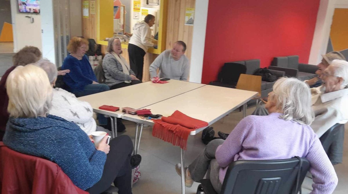 StephenCavinder's tweet image. 🔶 Good to join the residents of the #Meriden at their coffee morning today. Lots of questions, good ideas and a few laughs along the way. Warm and welcoming. #LibDemAction #KeepingInTouch #AllYearRound @WatfordLibDems 🔶
