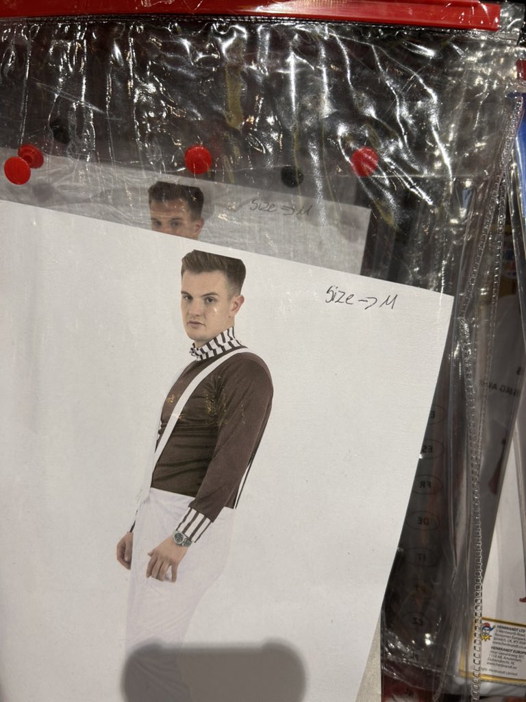 jack_need2's tweet photo. shelts a model for a party costume company? found in a shop in notts #oafc😭 https://t.co/lYdy0h7OZw