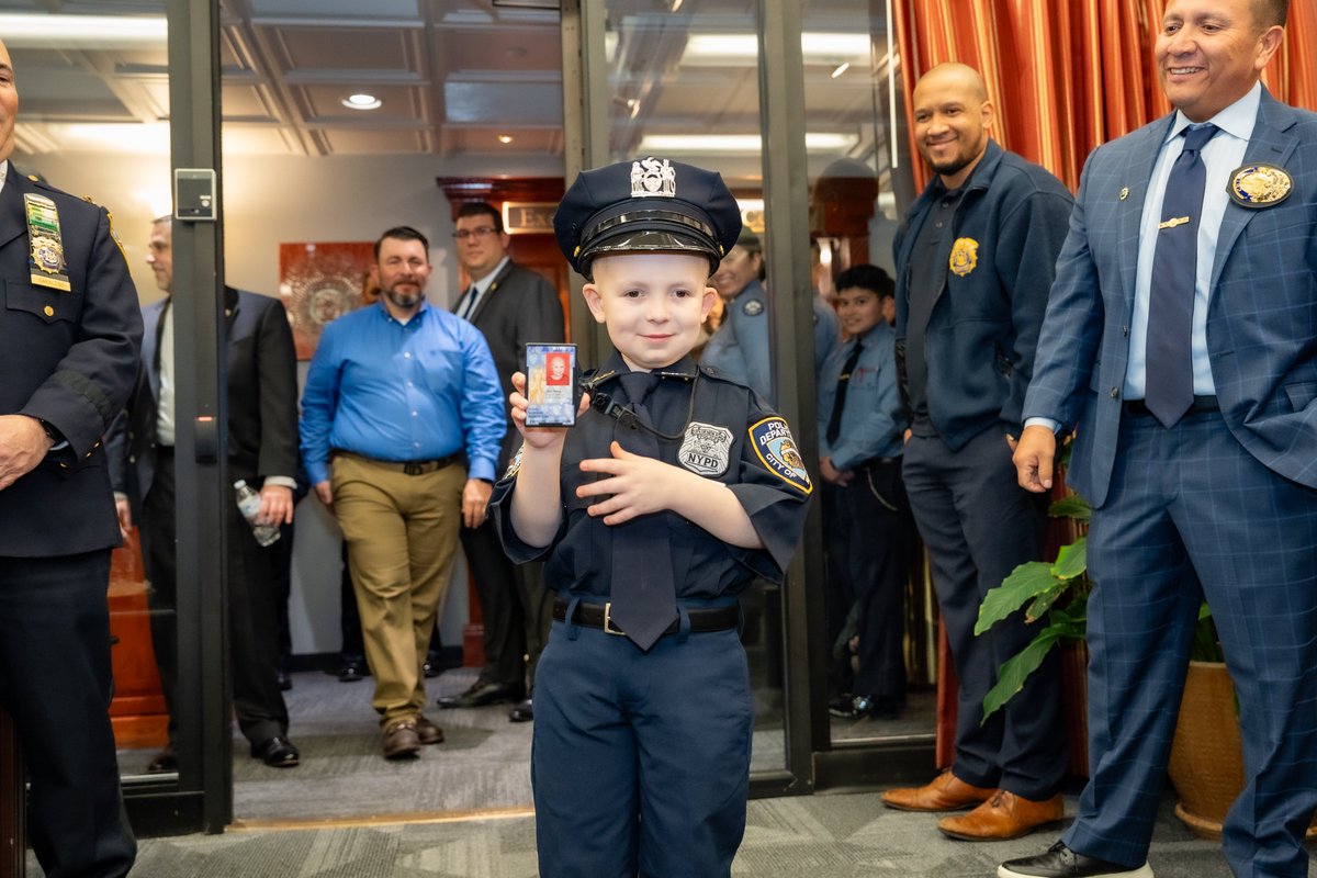 NYPDnews's tweet photo. Meet NYPD’s youngest and finest!

Congratulations to 8-year-old Julian Galloway, who was officially sworn in today as an honorary NYPD police officer by @NYPDPC. Like a true NYPD cop, Julian is resilient - his smiles and laughter are proof of his determination to beat cancer. https://t.co/ru5A76NYqt