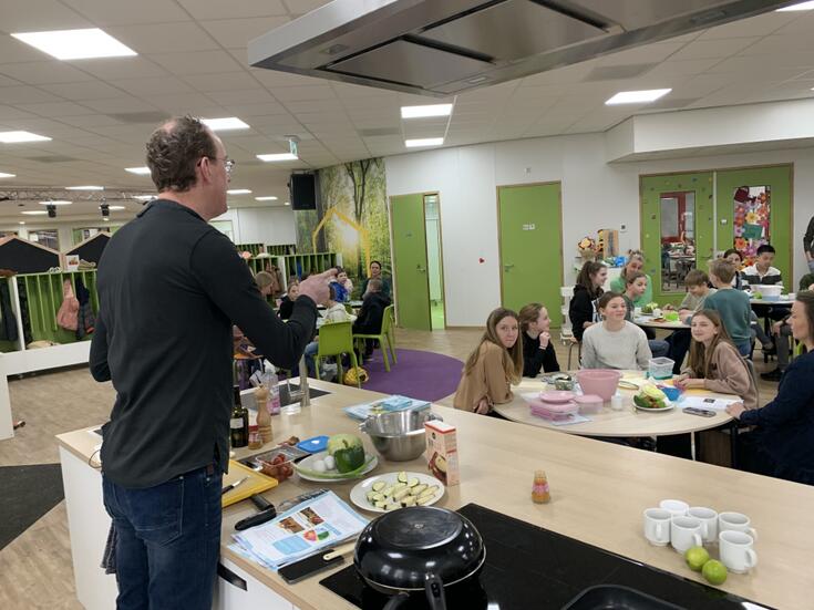 Kok in de klas: iets anders dan taal en rekenen dlvr.it/T3NS9v