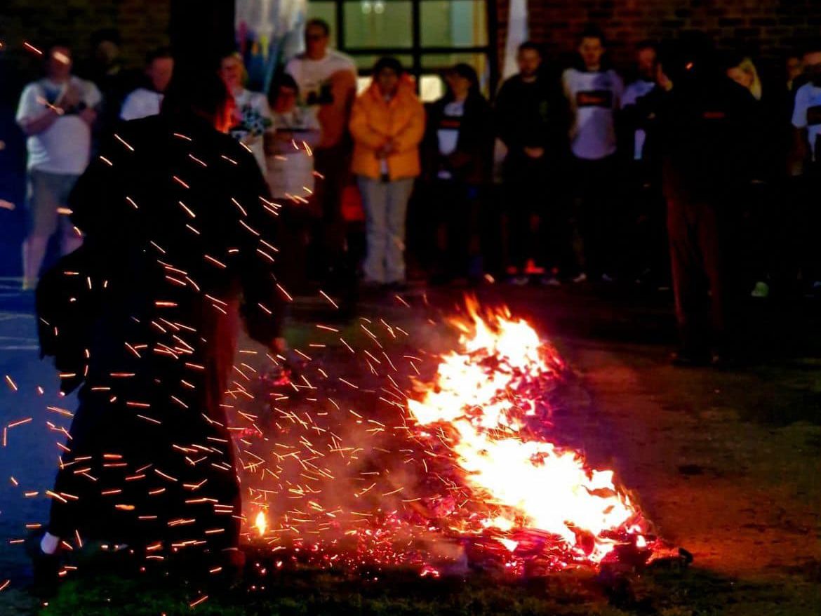 Round of applause for our fearless firewalkers who overcame their instincts on Friday, all in aid of homelessness intervention 👏 If you didn't get the chance to support the Firewalk, it's not too late: justgiving.com/campaign/feel-… #ThankYou #Courage #Charity #NonProfit #WeAreCCP