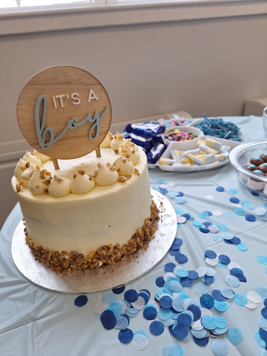 I really do work with the best bunch

The best surprise at lunch today just before maternity leave 🩵🤍💙