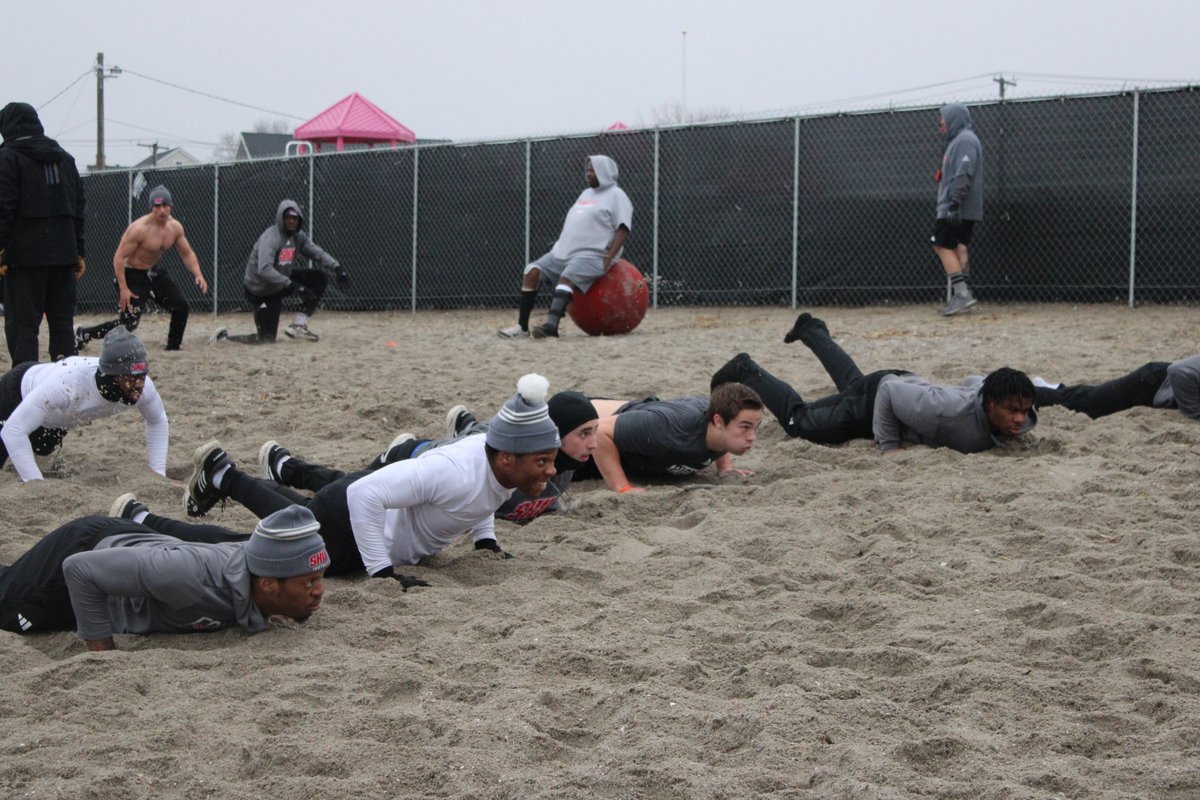 Pioneers go BEACH mode 💪🏖️ #DEAL #WeAreSHU