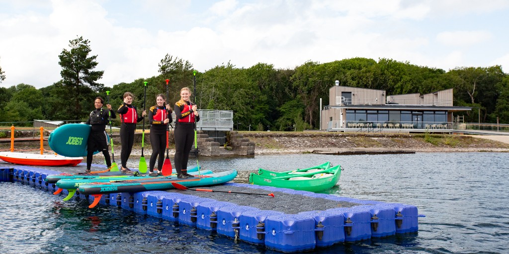 👍 Mae gennym ddigonedd o offer i’w logi. Mae’r offer canlynol ar gael i’w rentu am sesiynau 90 munud yng Nghronfeydd Dŵr Llys-faen a Llanisien: 💦 Rhwyf-fyrddau (SUP) 💦 Caiacs 💦 Caiacs i Ddau 💦 Caiacs i Dri 💦 Canŵs 💦 Pedal-fyrddau 💦 lisvane-llanishen.com/cy/llogi-offer/