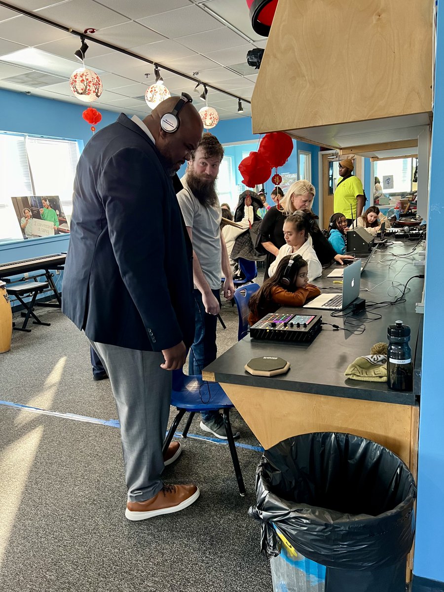 A great visit with @MassEducation at @BGCDorchester McLaughlin Center! Unclear who was more excited to be there - the kids or Sec. Tutwiler. He checked out the early educ & care, teen, music, & fitness programs. Hopefully he'll be back soon for a quick round of basketball!