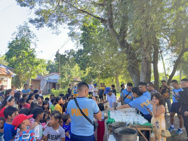 702ndMARPSTA's tweet photo. #BagongPilipinas
#SerbisyongNagkakaisa
#ToServeandProtect
#CommunityOutreachProgram
#TogetherWeCan
#PNPServingWithHeart https://t.co/UeiP0c2Hj8