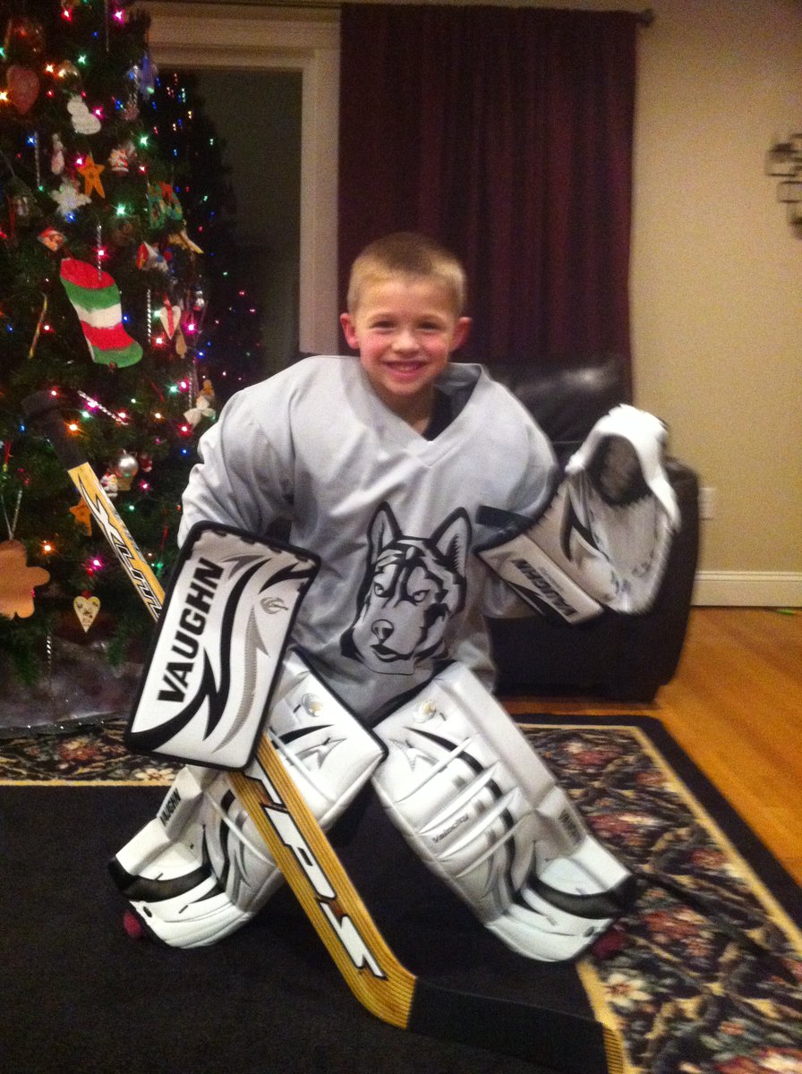 GLaf21's tweet photo. High School hockey career has come to end.  So proud of what Alex has accomplished since that first time strapping on the pads. He started a Husky and finished a Husky. #rollskies https://t.co/XuegyXfiv7
