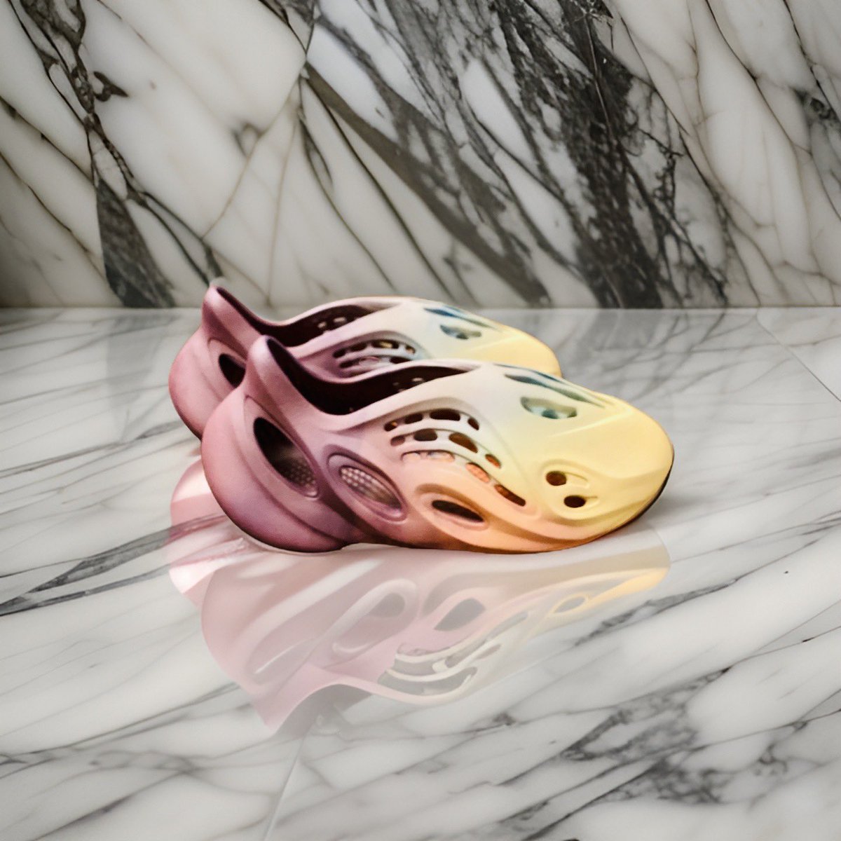 BlendsPoetic's tweet photo. A few Yeezy slides we’ve done here recently👨🏿‍🎨👨🏿‍🎨  #yeezy #yeezyslides #customdyed #kindaNicewiththedye https://t.co/orYyOa1UeI