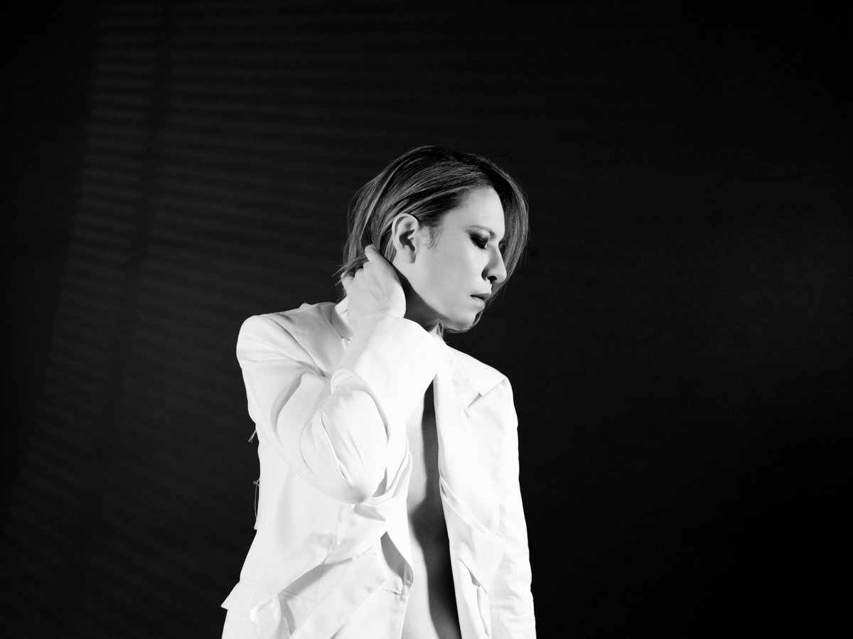 Back in December, I met with <a href="/YoshikiOfficial/">Yoshiki</a> for dinner and a short interview for Playboy France but what I hadn't disclosed was that I also had interviewed him in September. Here's the hour long discussion: playboy.fr/exclusive-hour…