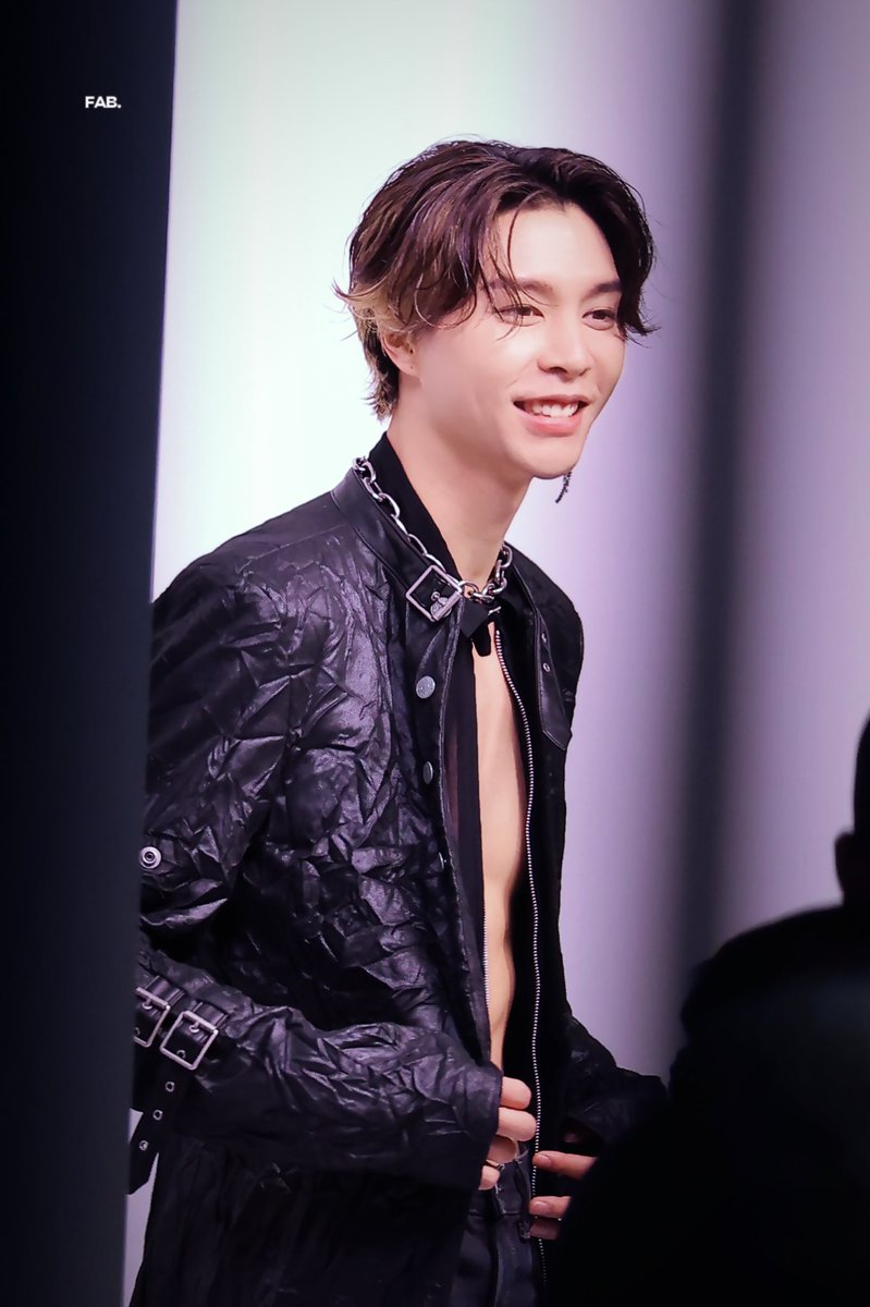 240228

🌟

#쟈니 #JOHNNY #NCT127 
#ACNESTUDIOSXJOHNNYSUH
#AcneStudiosFW24 <a href="/acnestudios/">Acne Studios</a>