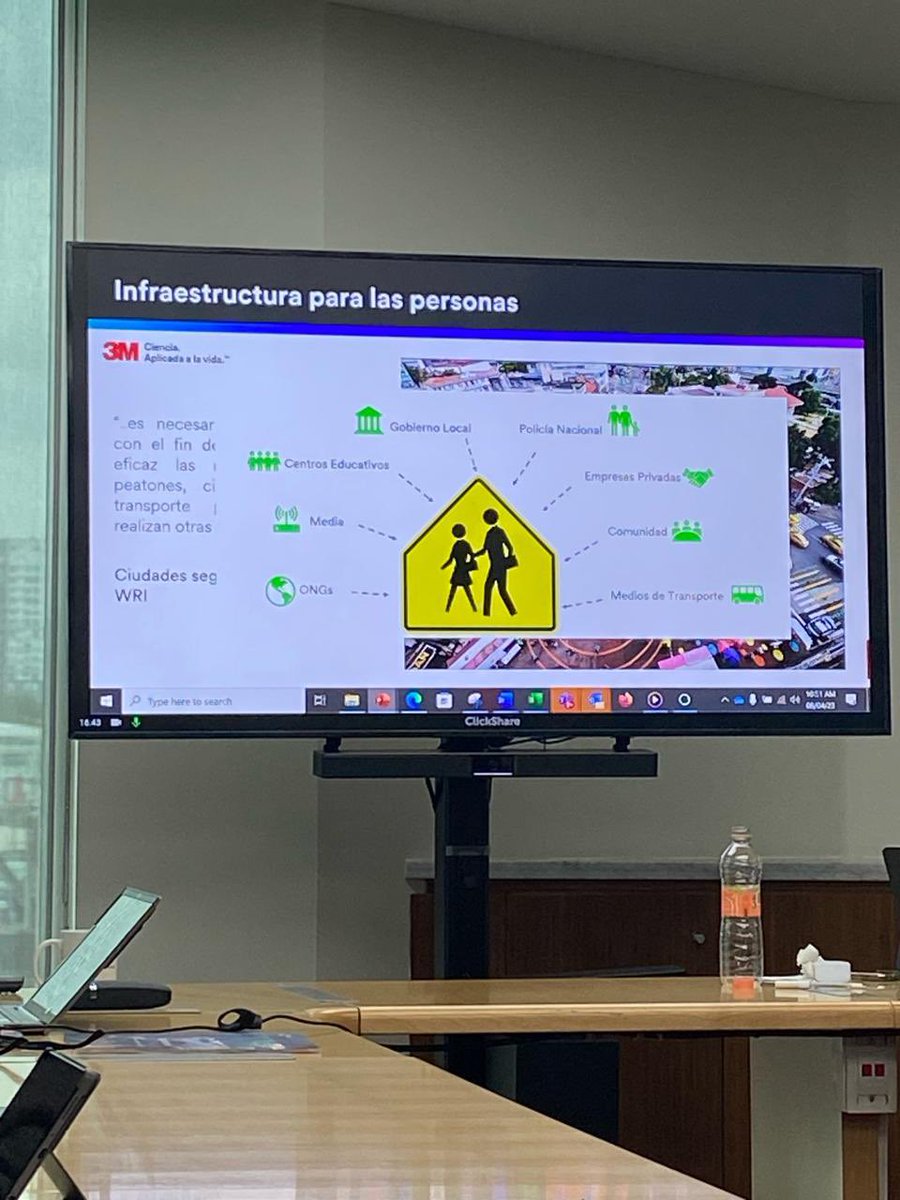 RotariosCondesa's tweet photo. Los señalamientos donados e instalados, ayudarán junto con la capacitación en seguridad vial q realizarán los Clubes Rotarios citados, a prevenir accidentes viales en las escuelas ubicadas en la calle Presa Salinillas S/N, Col. Irrigación, Miguel Hidalgo, 11500
Ciudad de México. https://t.co/xEkloyLnUj