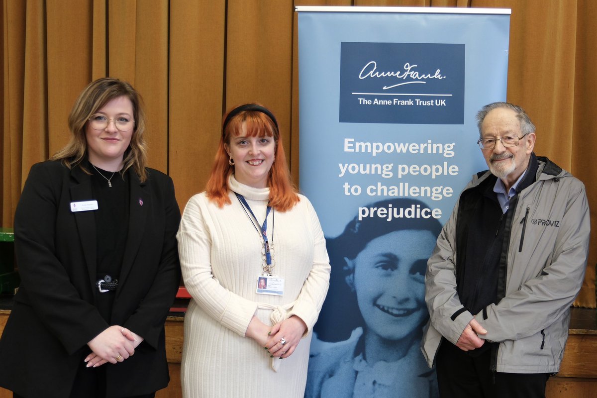 Lovely to join with friends from @AnneFrankTrust today at @PitlochrySchool to hear the testimony of Dr Martin Stern MBE. Thank you @EilidhLean for inviting me along to meet the wonderful ambassadors at the school!