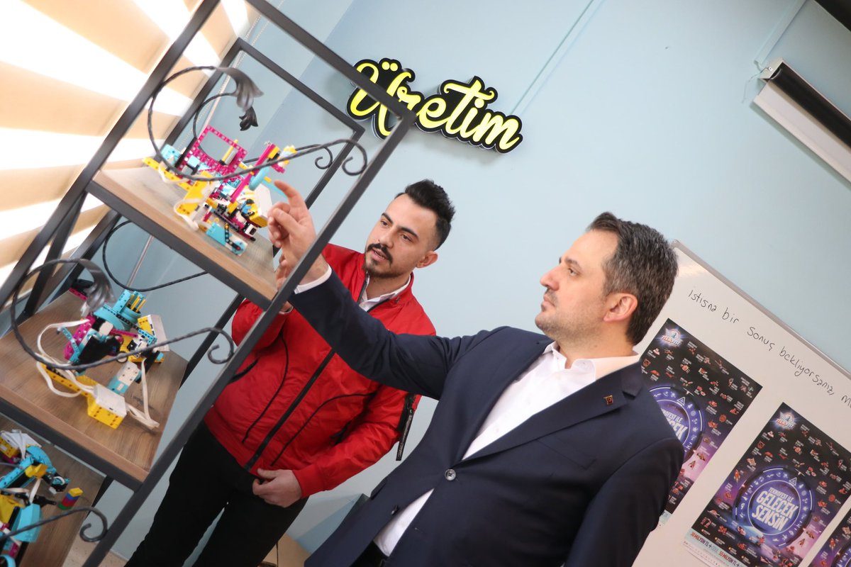 eminogluenes's tweet photo. Potansiyelini keşfetmek, yeteneğini geliştirmek isteyen gençlerimizin buluşma noktası için bkz.⤵️

🏓 Mevlana Meydan Genç Ofis
📚 Talas Gençlik Merkezi

📍Kayseri https://t.co/rwjFrjB9nS