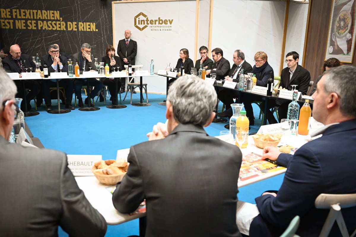 MFesneau's tweet image. Échanges constructifs au traditionnel petit-déjeuner @Interbev_fr avec les principaux responsables de la filière élevage. 

Après le lancement du plan de souveraineté sur l’élevage lundi, nous continuons, avec les filières, de travailler ensemble pour soutenir un secteur qui