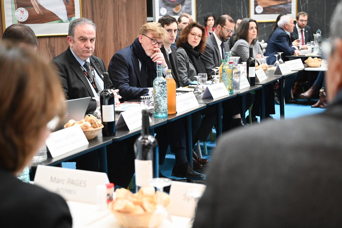 MFesneau's tweet image. Échanges constructifs au traditionnel petit-déjeuner @Interbev_fr avec les principaux responsables de la filière élevage. 

Après le lancement du plan de souveraineté sur l’élevage lundi, nous continuons, avec les filières, de travailler ensemble pour soutenir un secteur qui