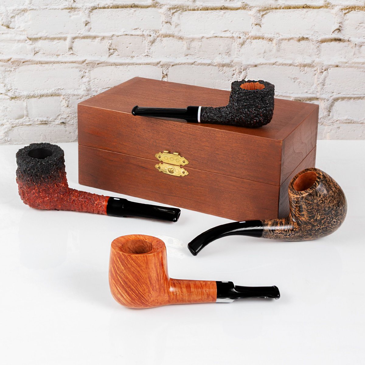 A variety of Castello pipes have arrived on-site, showcasing skilled craftsmanship. Explore our selection of pipes available today, including Collection pipes and offerings in the Old Antiquari finish.
smokingpip.es/3IikEXE

#smokingpipes #pipecollector #castellopipes