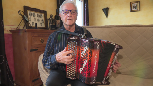 F3Limousin's tweet photo. TÉMOIGNAGES. "C'était un troubadour, un marqueur de la région", l'hommage à Clody Musette, virtuose de l'accordéon
https://t.co/BNSWiMZ24Z https://t.co/Fuu9PAJHf3