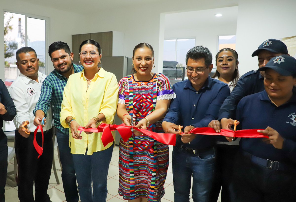 Reconozco el trabajo que viene realizando Iris López Zavaleta, Presidenta Municipal de San Lorenzo Cacaotepec, quien comparte al igual que el gobierno de la #PrimaveraOaxaqueña, el interés por la dignificación policial y a quien acompañamos en la inauguración del área de