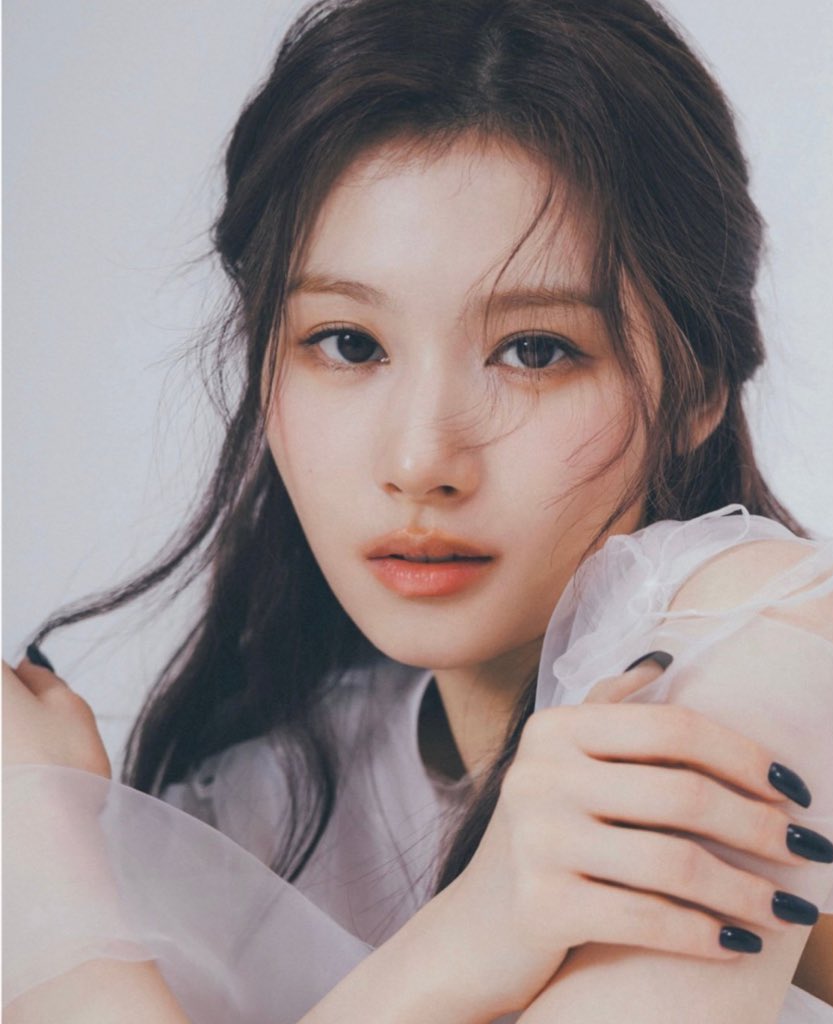 sana pics tweet media