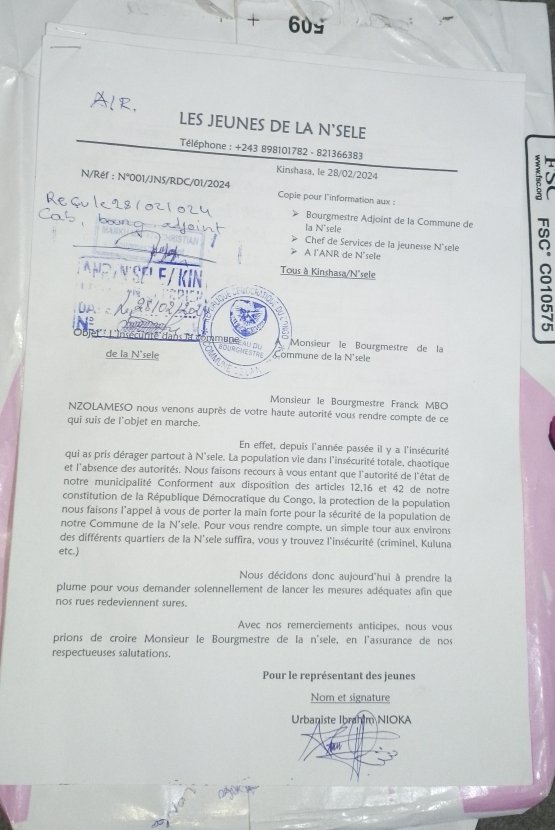 NiokaIbrahim's tweet photo. #KINSHASA_NSELE : la paix c'est notre priorité.
Les jeunes leaders de la n'sele aujourd'hui ils était s'exprimer librement notre mécontentement devant le bourgmestre de la n'sele pour le problème de l'insécurité dans notre municipalité. @fatshi13 @NgobilaM @pcr_officiel @TopCongo https://t.co/4cSjDiK6Pw