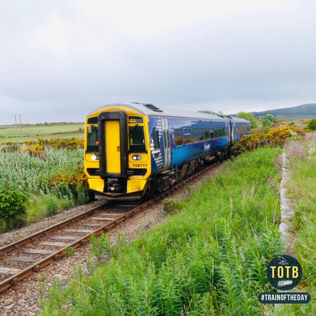 🚆 This is a Class 158 - a ‘super sprinter’ unit. 

🔵 They’ve been in service since 1990 and have been a huge hit ever since. 

⭐️ 13/10 - Super indeed. 

#trainoftheday #totb #trains #railways #electric #emu #electricmultipleunits #class158