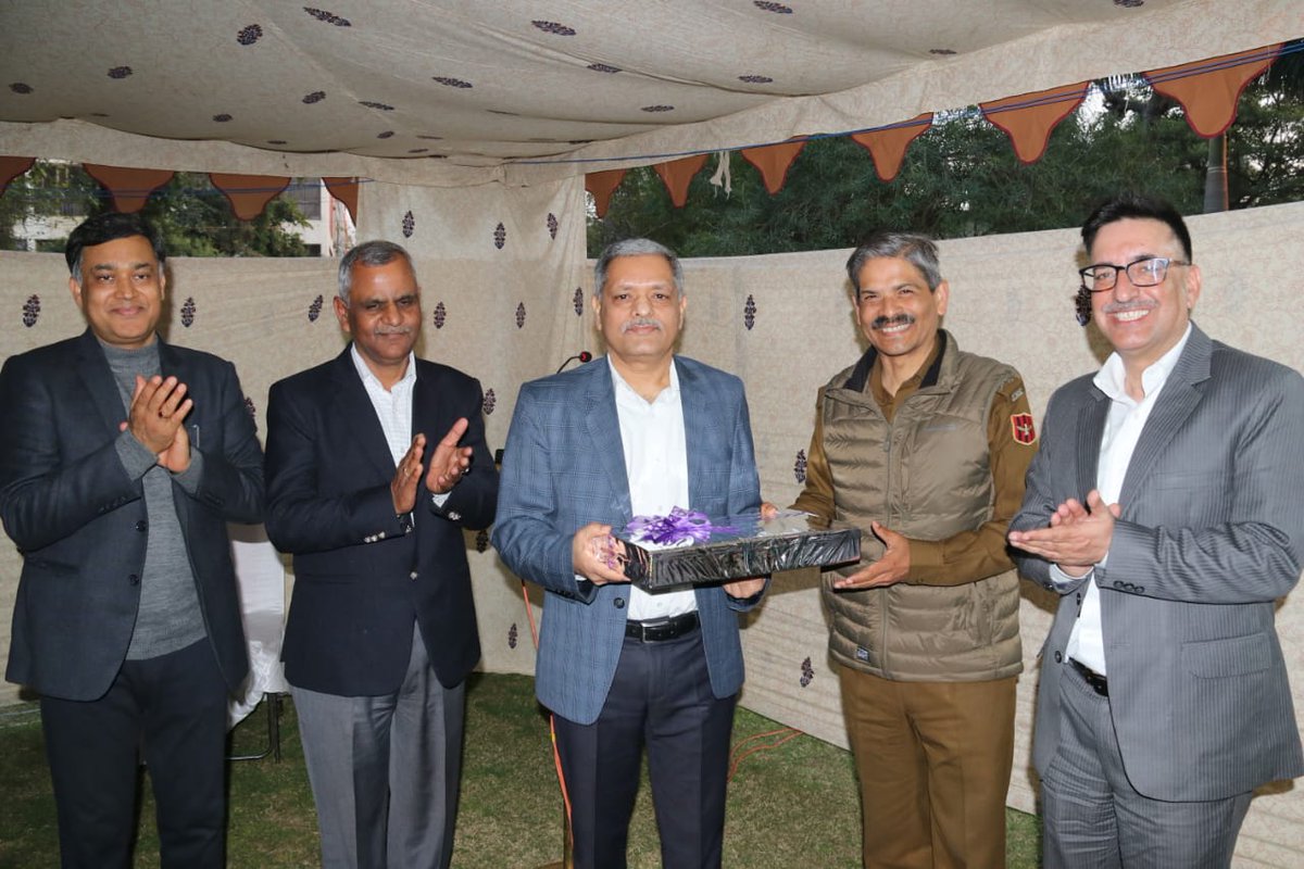PHQ bids farewell to SDG Shri A.K Choudhary  Shri A.K Choudhary being appointed as JKPSC Chairman is endorsement of a blemish free, illustrious career of integrity and professional hardwork: DGP J&K  More than 32 years of service in J&K Police has been a memorable journey