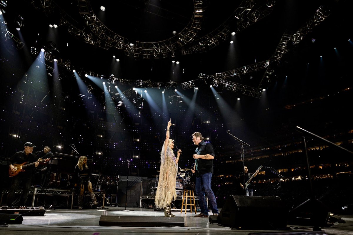 blakeshelton's tweet photo. What a night!!!!!!! @RODEOHOUSTON https://t.co/wwoT9Ap5CH