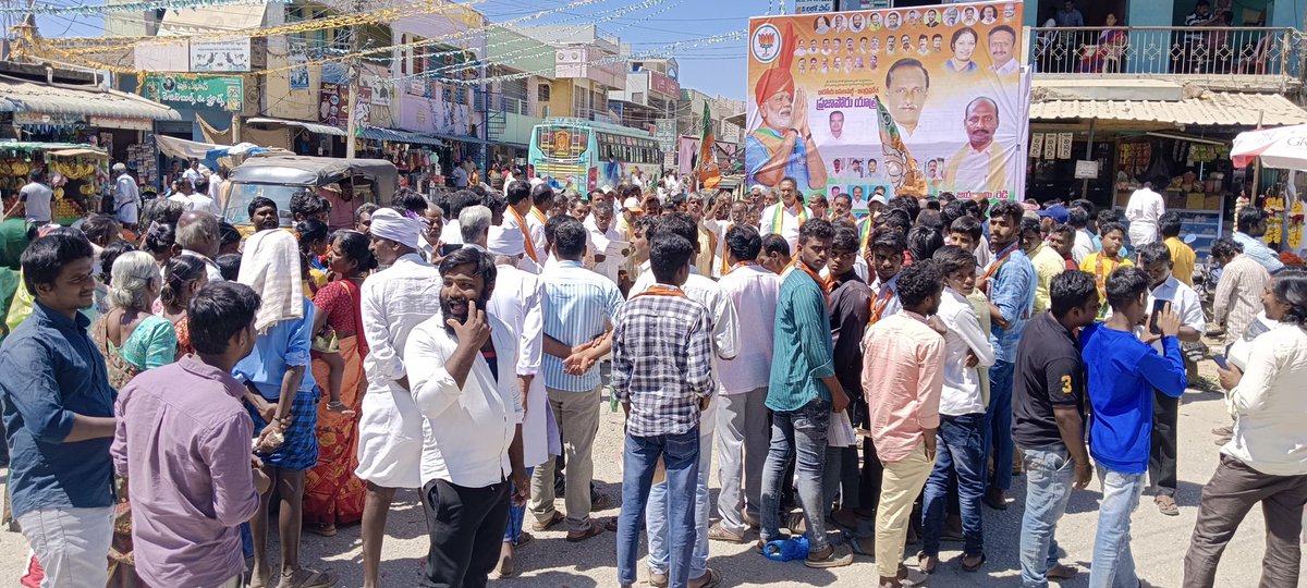 SaiLokeshKumar1's tweet photo. రాష్ట్ర ప్రభుత్వం అవలంభిస్తున్న ప్రజా వ్యతిరేక పాలన నిరసనగా ఈ రోజు @BJP4Andhra పిలుపు మేరకు #PrajaPoru కార్యక్రమం ములకలచేరువు మండల కేంద్రంలో నిర్వహించడం జరిగినది.
@PurandeswariBJP #mulakalacheruvu https://t.co/tsyatlVJ7B