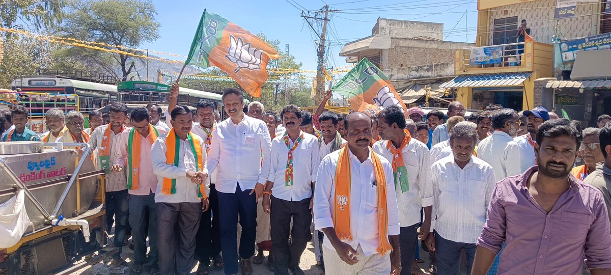 SaiLokeshKumar1's tweet photo. రాష్ట్ర ప్రభుత్వం అవలంభిస్తున్న ప్రజా వ్యతిరేక పాలన నిరసనగా ఈ రోజు @BJP4Andhra పిలుపు మేరకు #PrajaPoru కార్యక్రమం ములకలచేరువు మండల కేంద్రంలో నిర్వహించడం జరిగినది.
@PurandeswariBJP #mulakalacheruvu https://t.co/tsyatlVJ7B