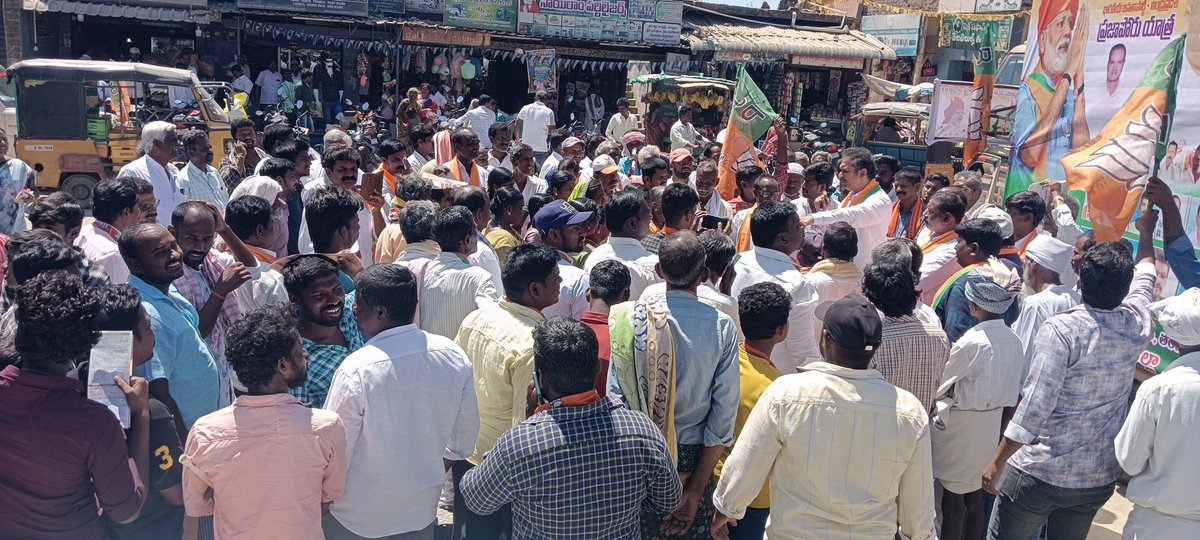 SaiLokeshKumar1's tweet photo. రాష్ట్ర ప్రభుత్వం అవలంభిస్తున్న ప్రజా వ్యతిరేక పాలన నిరసనగా ఈ రోజు @BJP4Andhra పిలుపు మేరకు #PrajaPoru కార్యక్రమం ములకలచేరువు మండల కేంద్రంలో నిర్వహించడం జరిగినది.
@PurandeswariBJP #mulakalacheruvu https://t.co/tsyatlVJ7B