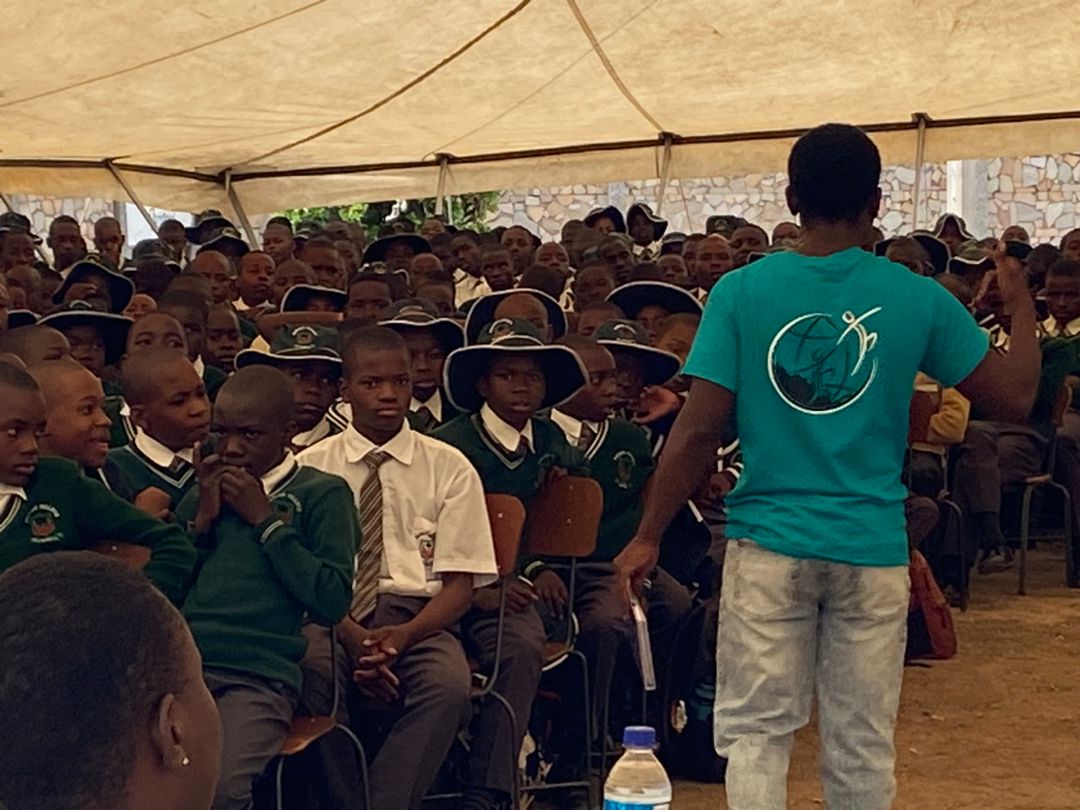 drugfreeworld's tweet image. Thank you, @FYBY09. 
Today, they educated 302 students and 121 parents on the Truth About Drugs. 

#Zimbabwe #foryouth #truthaboutdrugs