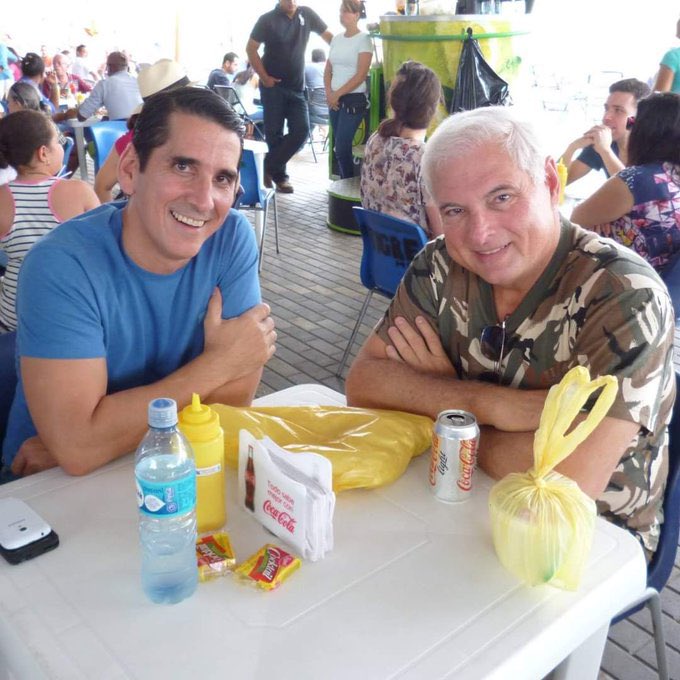<a href="/focopanama/">Foco</a> Aquí vemos al candidato Roux con su padre en la política y tío de Blandosito