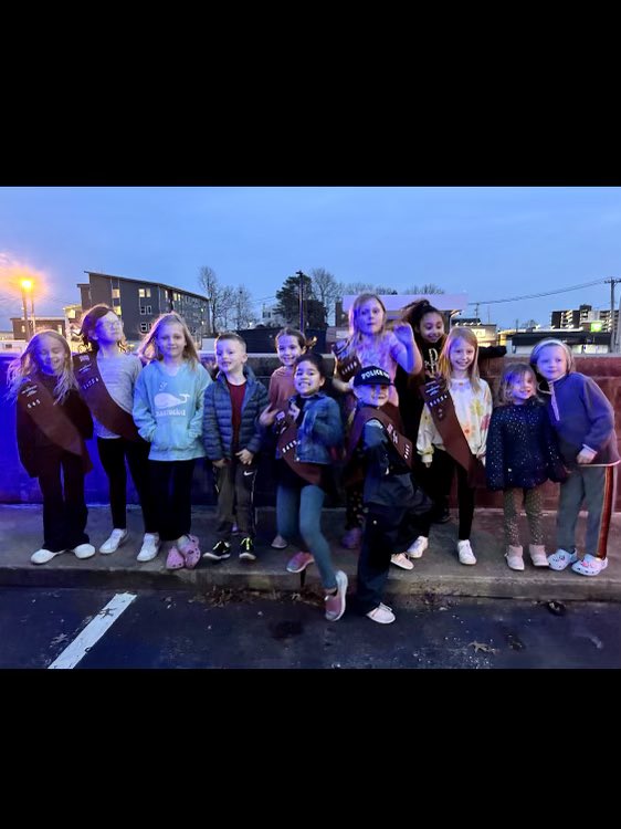 Yesterday, Girl Scout Troop 84554 stopped by the Quincy Police Department for a tour of the station. Officer Melanie Reeves showed them around and answered any questions they had. Thank you for stopping by @GirlScoutsEMass! #quincypolicedept #quincyma #communitypolicing