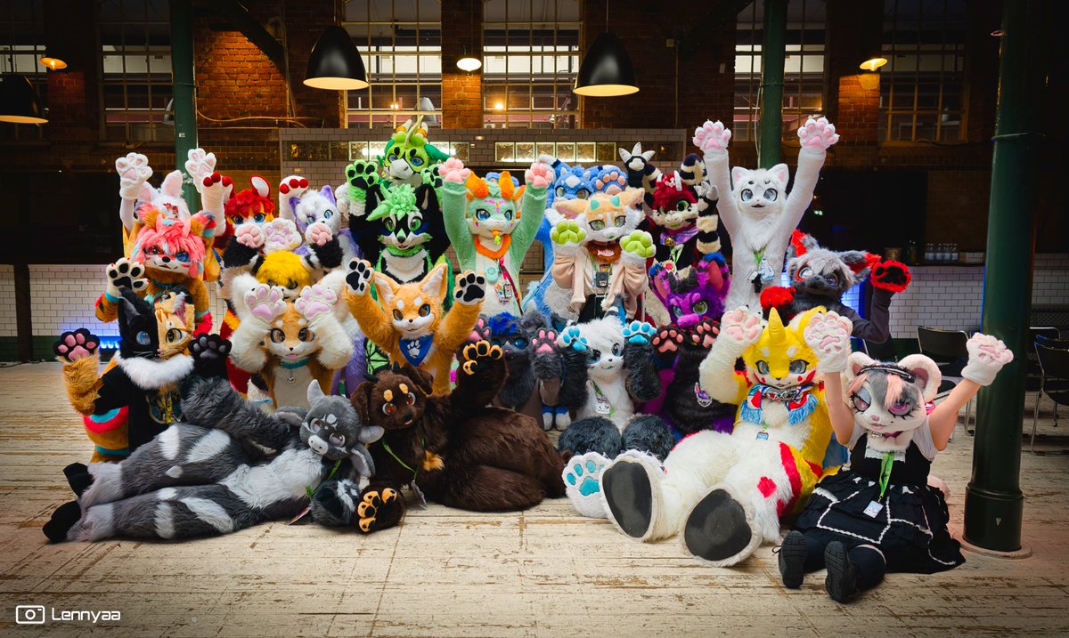 Yay! Kemono group pic at #NFC2024 Partiall list of the fluffs in the pic (please tag the missing ones if you know them) (LTR up to down) Row 1: @ ??? @ ??? 🐱@LexyBytes @ ??? 🦊@VinFurr 🐉@AilurusThePanda 🐱🐉@Crispy_Dwagon 🐉@Lara_wrr @ ??? ✨🐈@LennyaaFluff #Fursuit #kemono