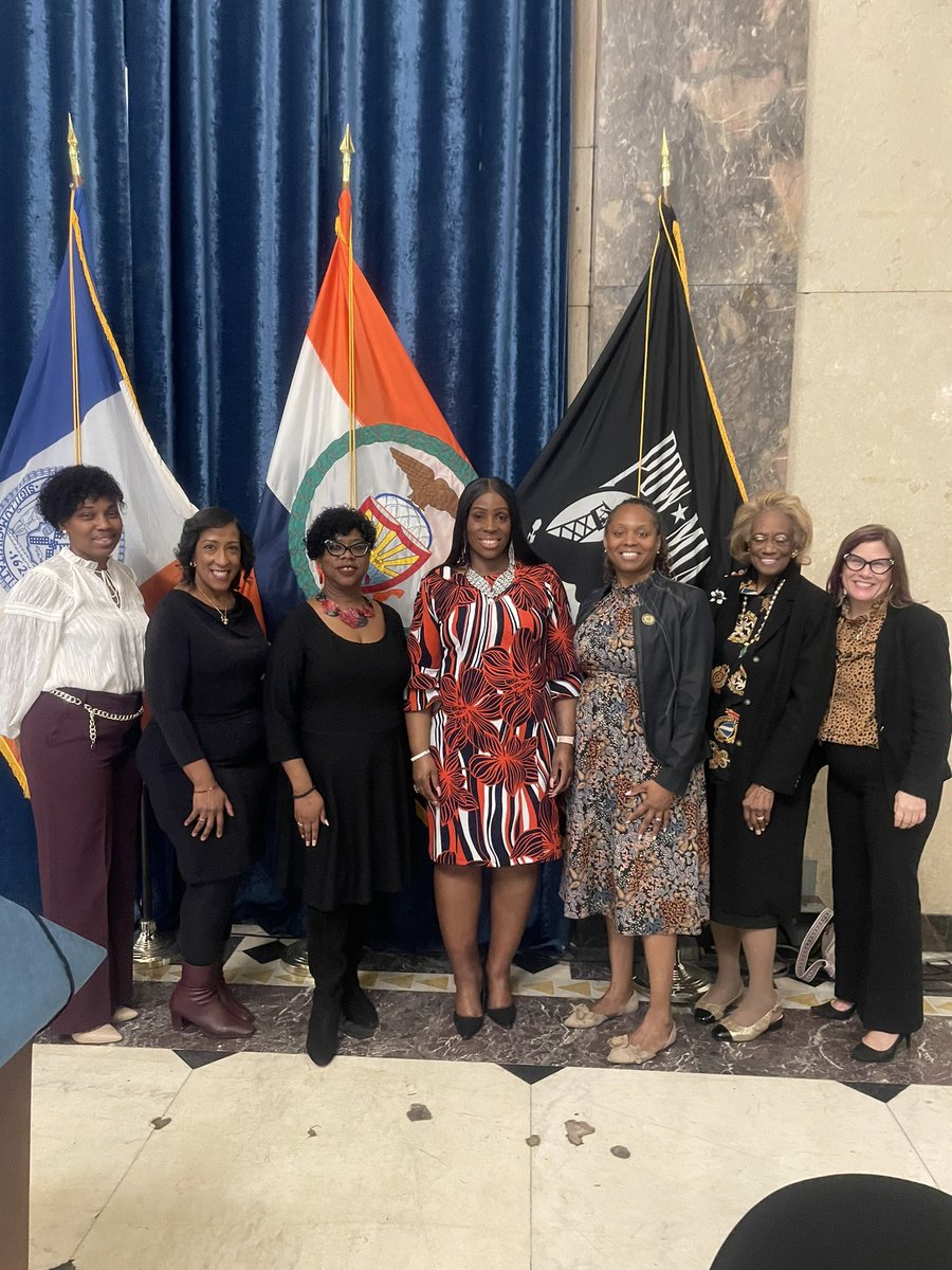 jen_joynt's tweet photo. Happening now!  Amazing MSK event in District 8 at the Bronx Court House. Shout out to all the amazing ladies, especially Deputy Superintendent Munce, for making this happen. @DOEChancellor @NYCSchools @D8Connect https://t.co/mPWFhaqWFB