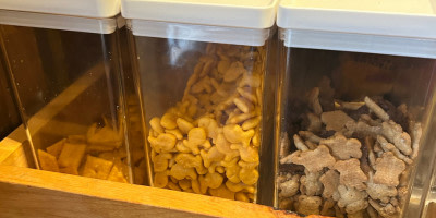 sarahlbrumley's tweet image. Transform snack time chaos into snack time bliss with these easy-to-follow storage strategies. Your kids (and your sanity) will thank you! #SnackOrganization #ParentingHacks  lemonblessings.com/how-to-organiz…