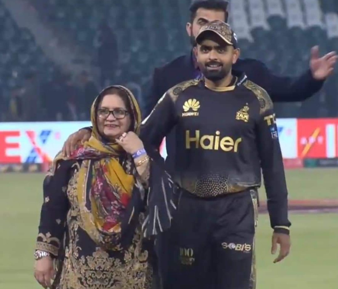 im_ran_83's tweet photo. A son will do anything for his mother when she is supporting him.
So nobody can stop you from shining.⭐️
#BabarAzam𓃵 #UsamaMir #LQvsMS #Naseemshah #IslamabadUnited #hunain https://t.co/bv3CHPlG0X