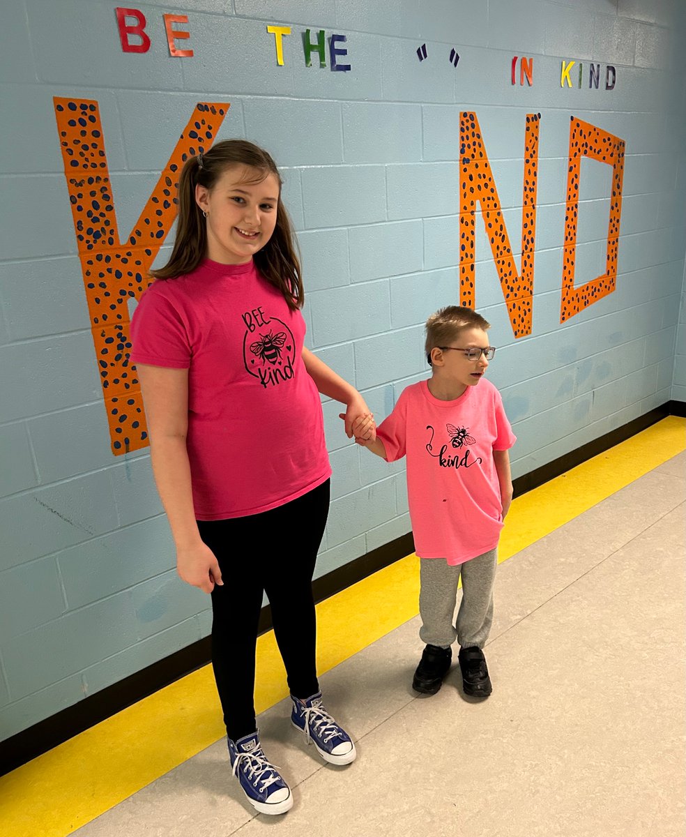 These sweet friends were matching today, and it was pretty fitting as they show kindness to others everyday, not just on #PinkShirtDay2024! Today’s matching message was extra special… 🐝 Kind! @NLSchoolsCA @StTeresasSchoo1 @MsKaraFitz