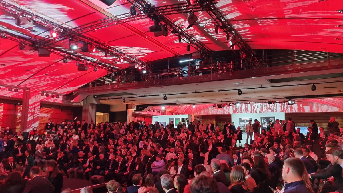 SportBusiness_C's tweet photo. #sport #TSMS24

🏆 En place pour l'édition 2024 des Trophées Sporsora du marketing sportif

👀 Près de 1 000 personnalités du sport business réunies au Carrousel du Louvre

7️⃣ catégories et 3️⃣ prix pour chacune🥇🥈🥉

👔 Jean-Claude Blanc (Ineos Sport) Président du Jury https://t.co/Hiri51w3ad