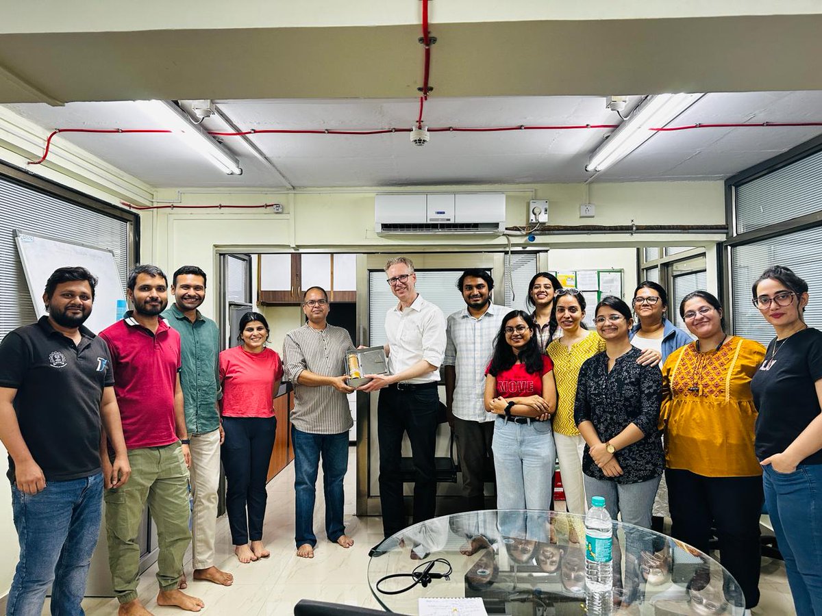 cogpsyiitb's tweet photo. Ended the International Workshop on Neuro-Cognitive Markers of Alzheimer’s Disease at @iitbombay Thanks to Prof. Nikolai Axmacher from @ruhrunibochum for the fascinating work on grid cells and spatial navigation as early-marker for Alzheimer's disease
#neuroscience #cognition https://t.co/59CfnX73Zw
