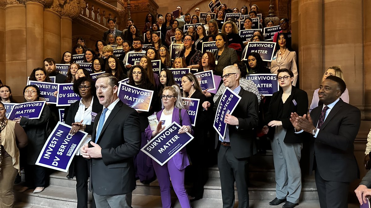 Grateful to @GovKathyHochul for closing #VOCAGap in proposed Exec Budget. @NYSenateDems @NYSA_Majority please retain full #VOCA funding in final budget! 

URI was honored to stand w/ champs for survivors @LindaBRosenthal & @AndrewHevesi at @NYSCADV advocacy day! #SurvivorsMatter