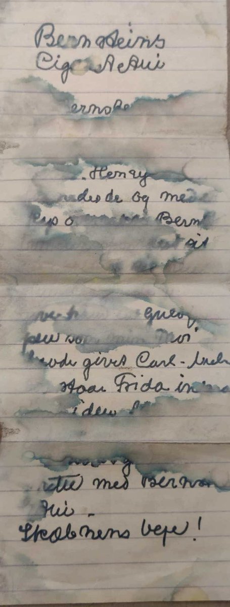 I det sagnomspundne etui, der muligvis har tilhørt Leonard Bernstein, lå der et vansiret brev, der måske gemmer på svaret om cigaretetuiets historie.
Dokumentspecialist Rikke Hoberg Therkildsen hjælper os med at fremkalde den skrift, der er gået tabt.

r8Dio.dk