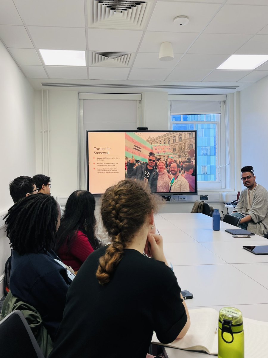 Not to KEEP going on about our #LGBTQ module for @QMULBartsTheLon 1st year medics but today was fantastic. This time Dr Kyle Ring @drkylesr spoke on intersectionality, LGBTQ health & decolonising medicine - as well as fascinating insights on professional identity. We loved it!