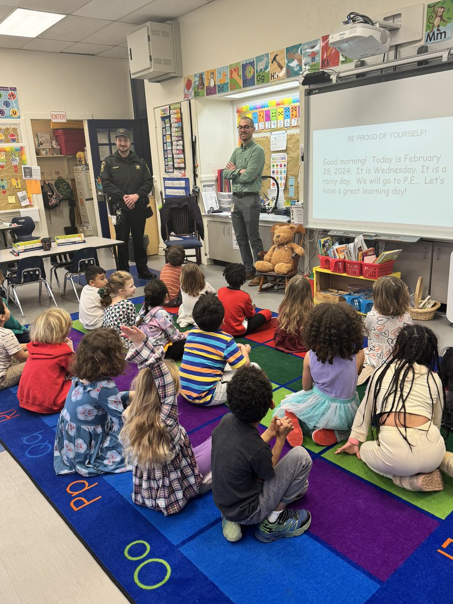 GeorgeMasonES's tweet photo. Thanks for stopping by, Deputy Scalsky! We are so glad to have you and the @AlexVASheriff department keeping us safe! @GMasonPrincipal https://t.co/6LuouhCprZ