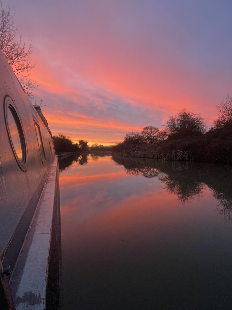 #sunrise 27/02/24 #atherstone #Coventry #coventrycanal #boatsthattweet