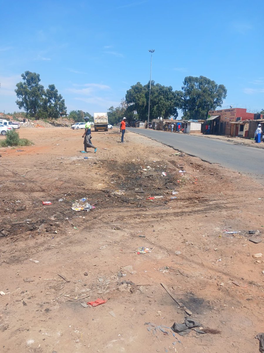 ♦️In Pictures ♦️ This happened today at Primrose Makausi, Pretoria road. Better services to communities is at the centre of what drives the People’s Government to do more. #CleanYourKasiManjeNamhlanje.