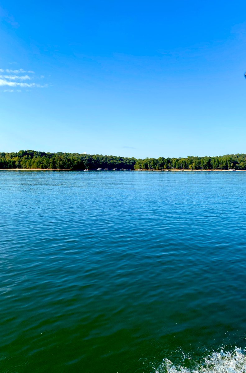 EmSS_4's tweet image. Lake Hartwell #Throwback #boatingAdventures